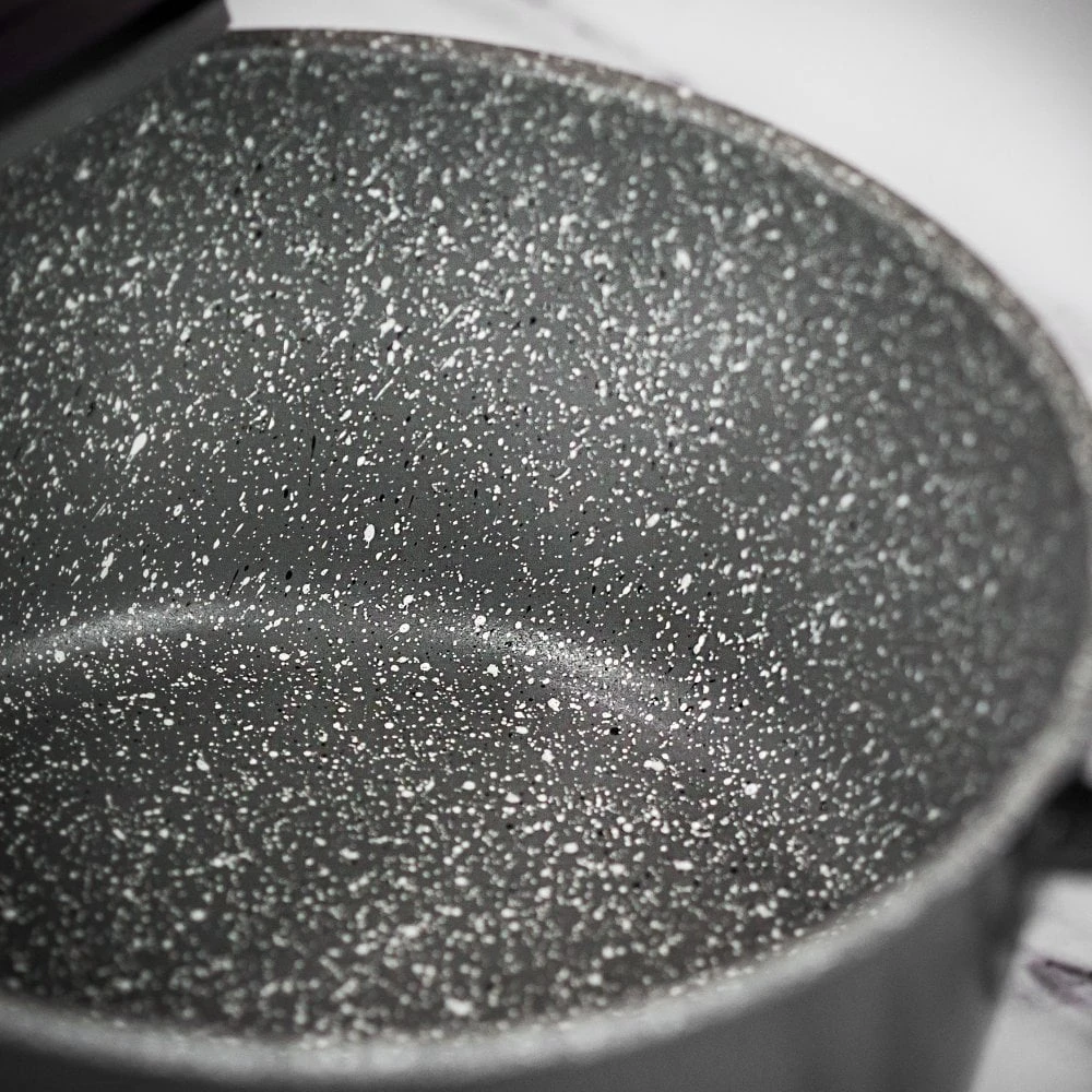 MasterClass Cast Aluminium 2.5 Litre Casserole Dish - Black 5 MasterClass Cast Aluminium 2.5 Litre Casserole Dish - Black - Image 3