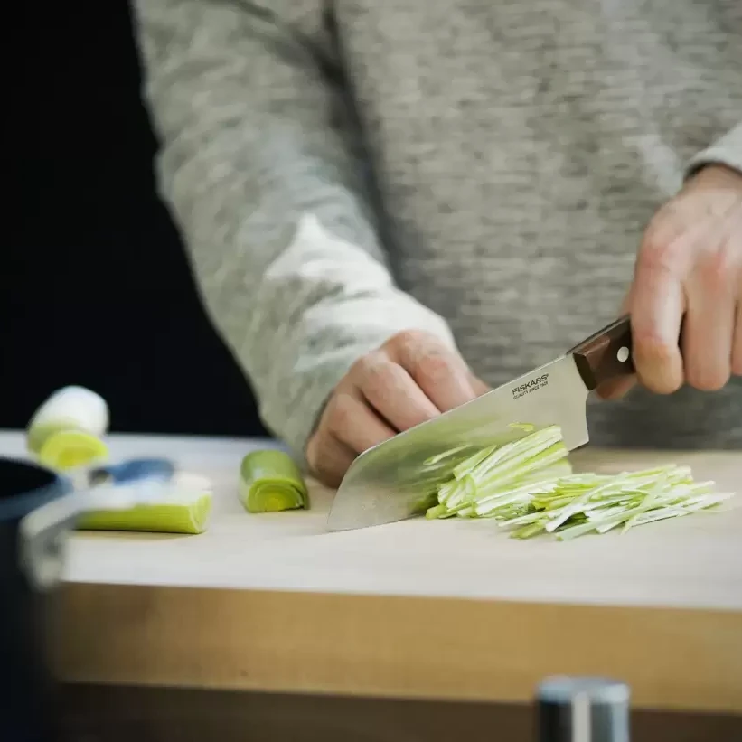 Fiskars Norr 6.3" Santoku Knife With Wooden Handle 4 Fiskars Norr 6.3" Santoku Knife With Wooden Handle - Image 2