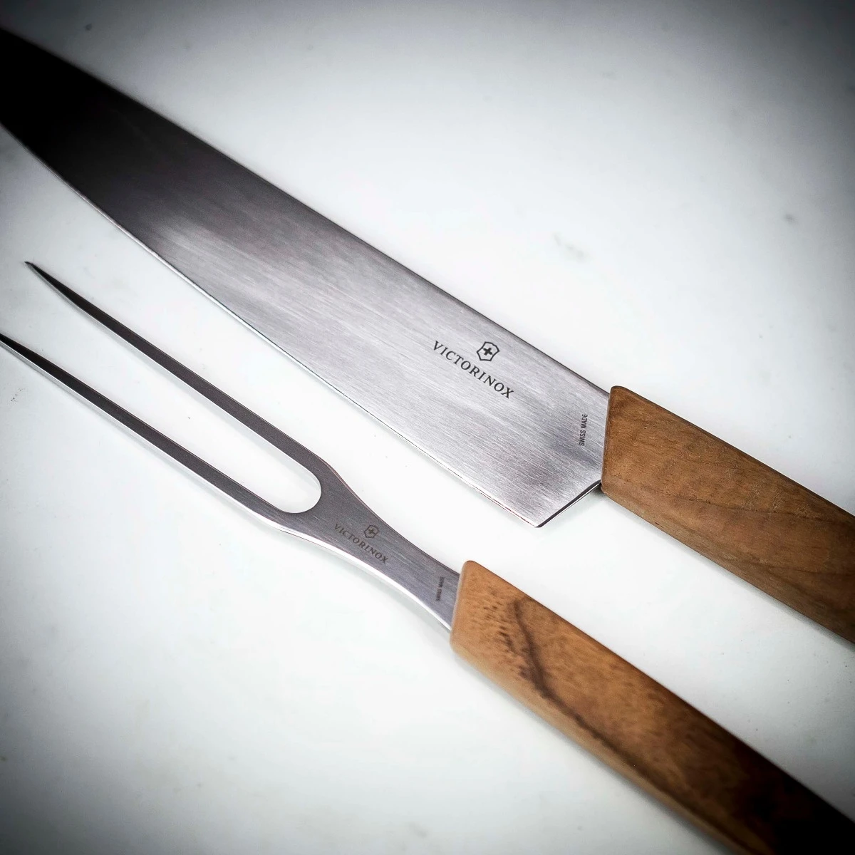 Victorinox Swiss Modern Carving Set - Walnut Wood 6 Victorinox Swiss Modern Carving Set - Walnut Wood - Image 4