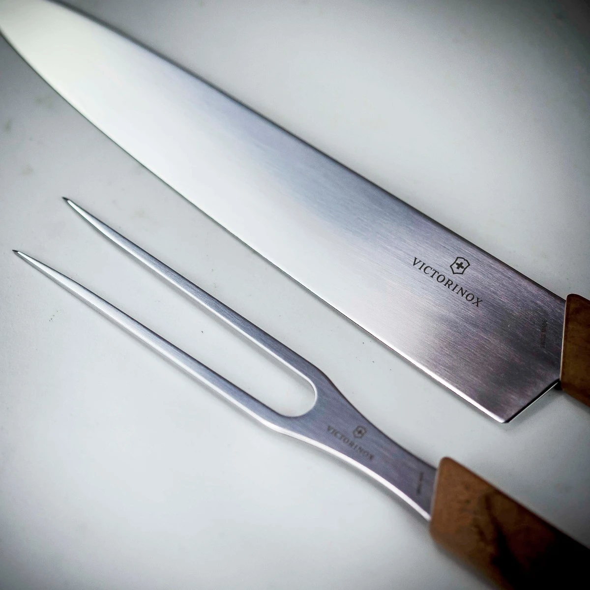 Victorinox Swiss Modern Carving Set - Walnut Wood 4 Victorinox Swiss Modern Carving Set - Walnut Wood - Image 2